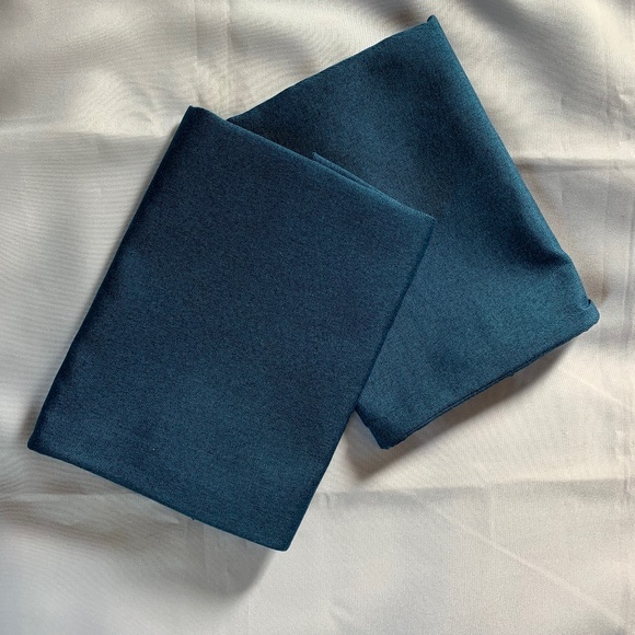 NWOT. Set of Two Decorative Pillowcases in Navy Blue! - Picture 2 of 3